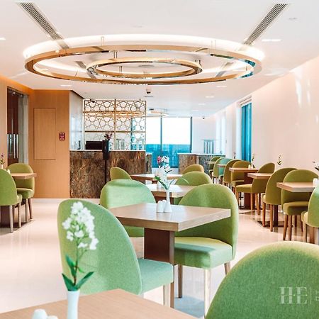 דובאי He Hotel Apartments מראה חיצוני תמונה The lounge at the airport