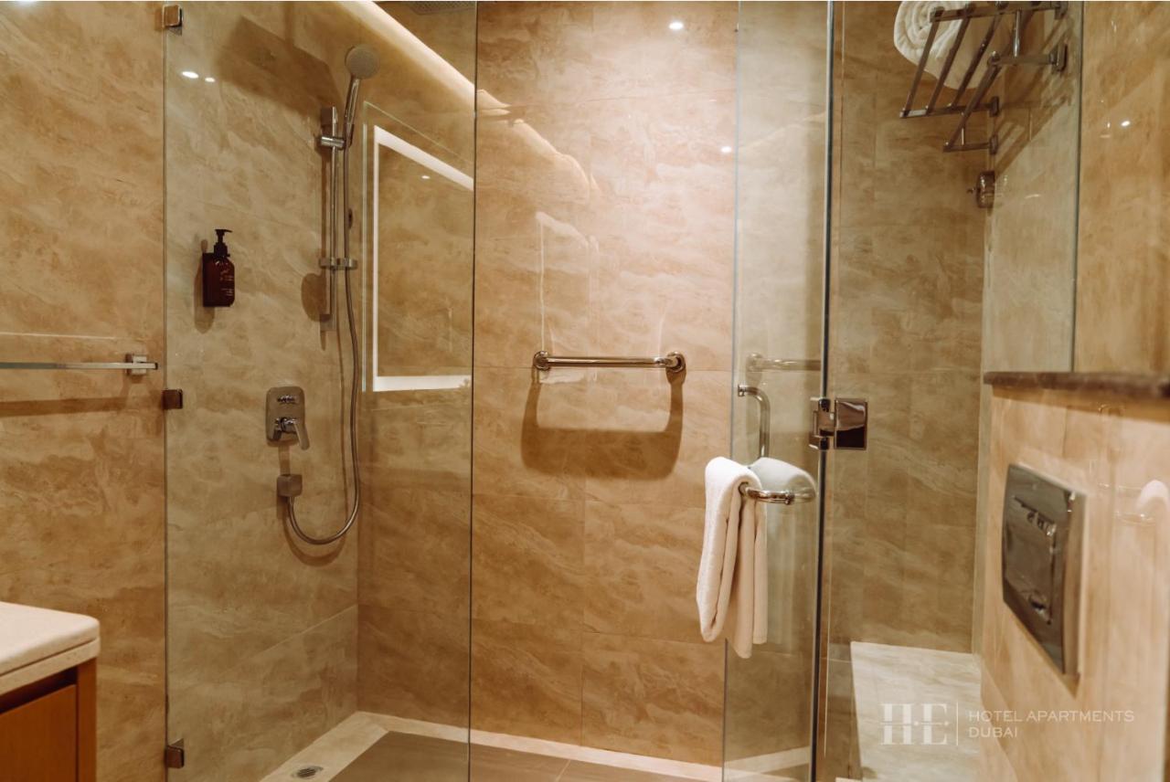 דובאי He Hotel Apartments חדר תמונה A shower cubicle