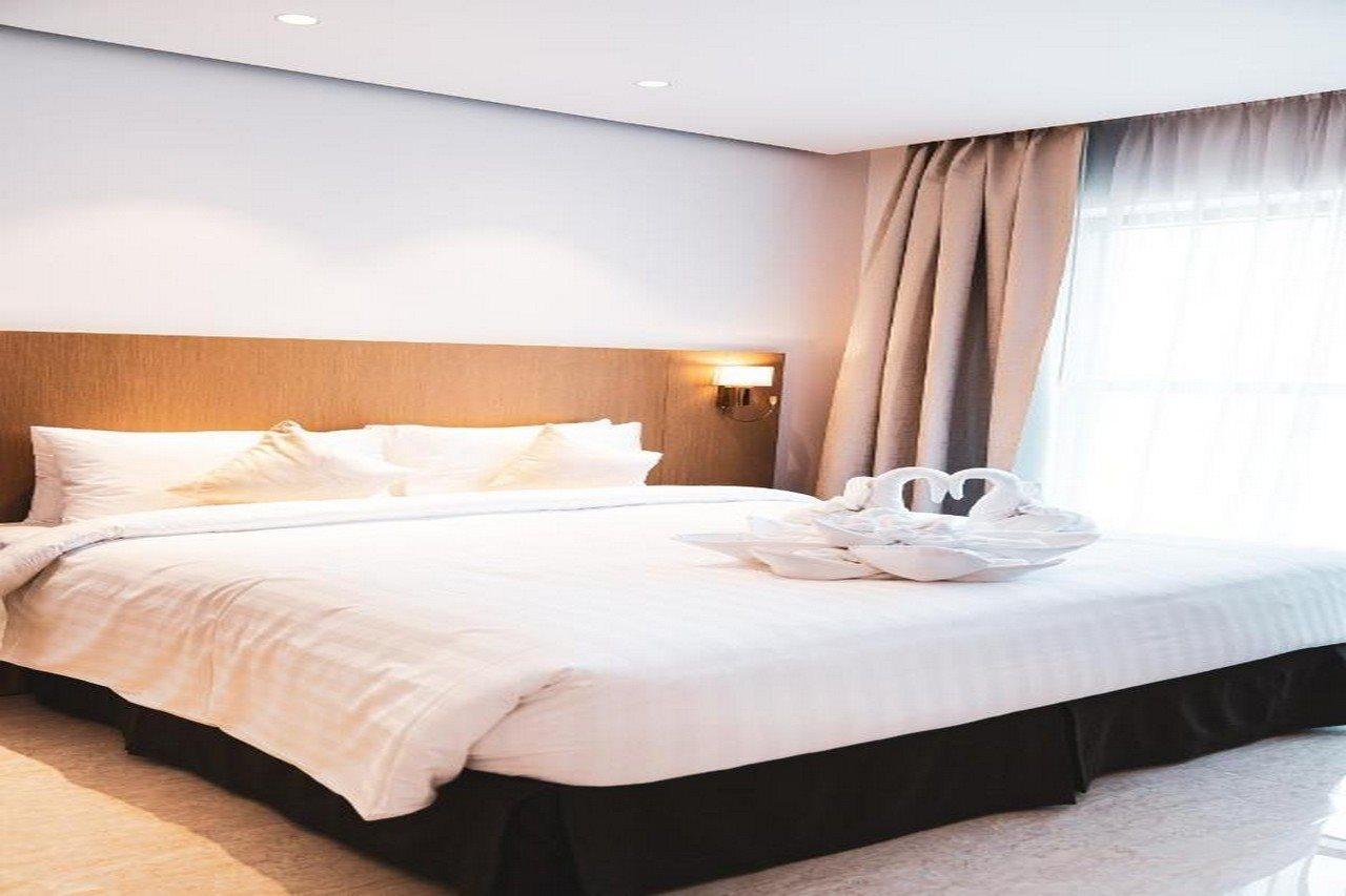 דובאי He Hotel Apartments מראה חיצוני תמונה A bed