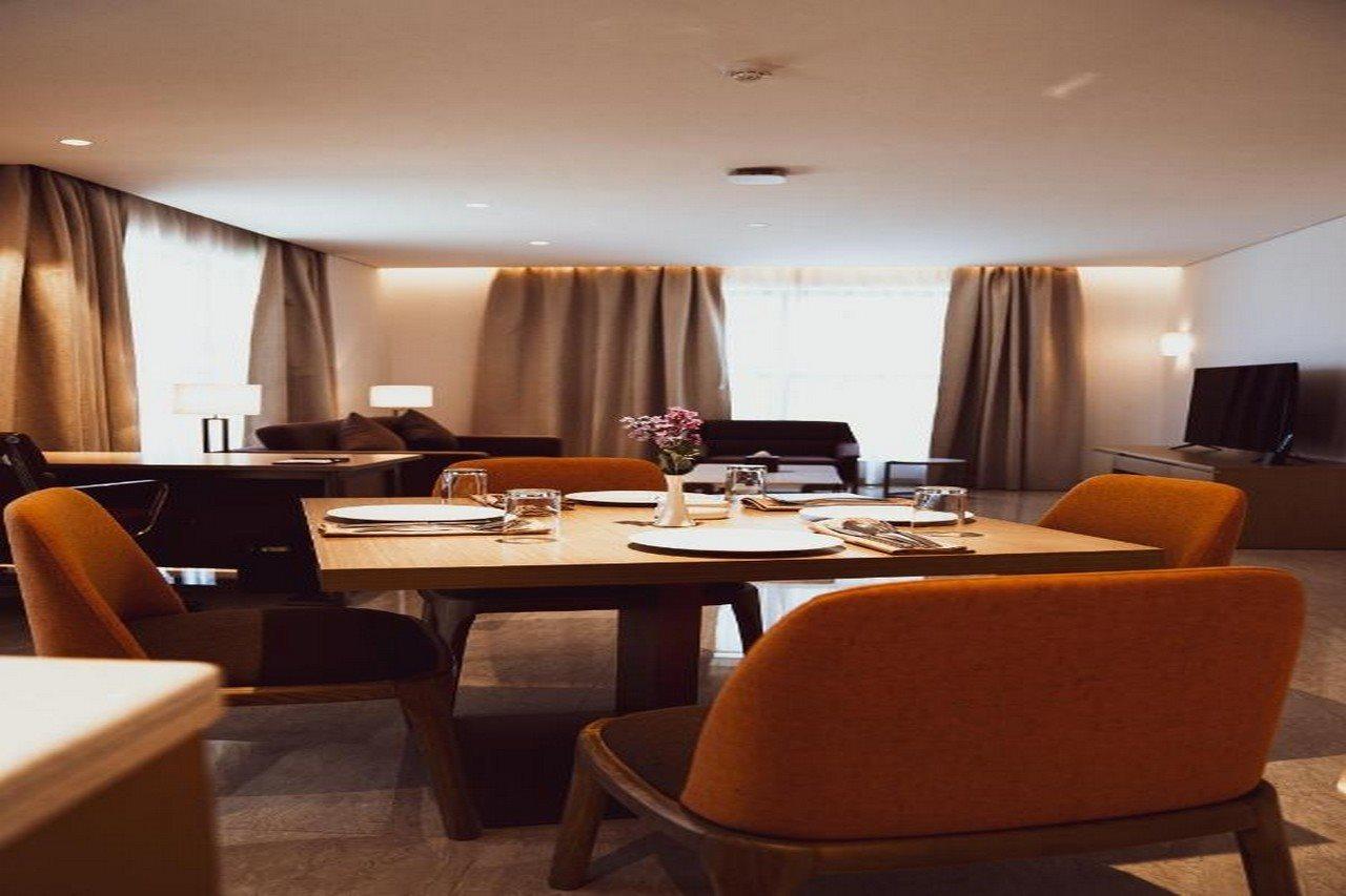 דובאי He Hotel Apartments מראה חיצוני תמונה The interior of a suite at the hotel
